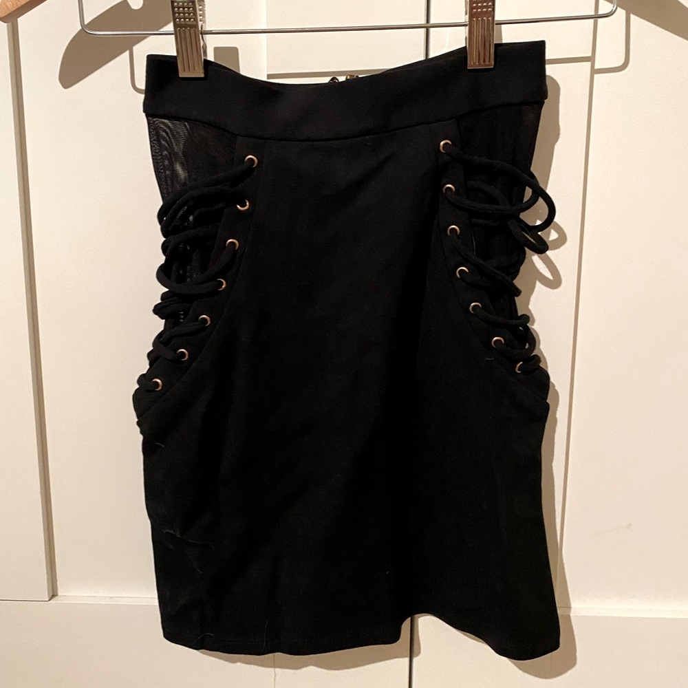 H:ours mini skirt- never worn